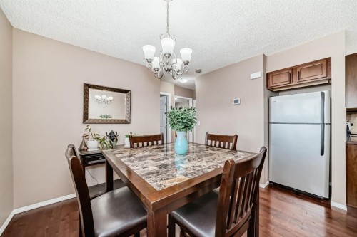 8432 Berkley Road Nw, Calgary, AB - Indoor Photo Showing Dining Room