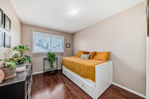 8432 Berkley Road Nw, Calgary, AB - Indoor Photo Showing Bedroom