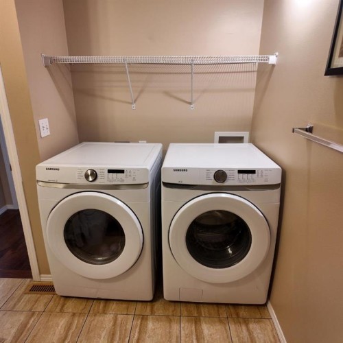 8432 Berkley Road Nw, Calgary, AB - Indoor Photo Showing Laundry Room