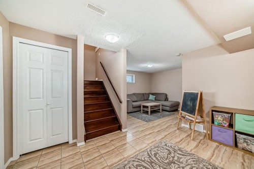 8432 Berkley Road Nw, Calgary, AB - Indoor Photo Showing Other Room