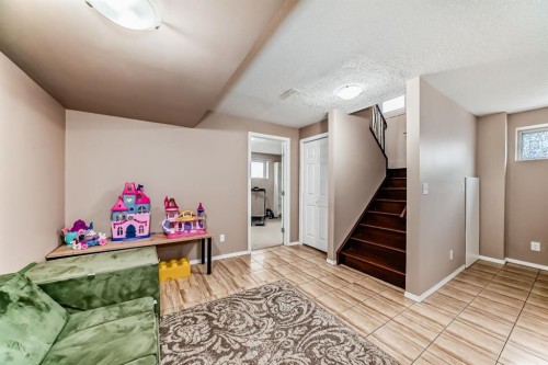 8432 Berkley Road Nw, Calgary, AB - Indoor Photo Showing Other Room