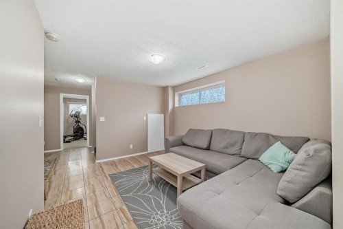 8432 Berkley Road Nw, Calgary, AB - Indoor Photo Showing Living Room