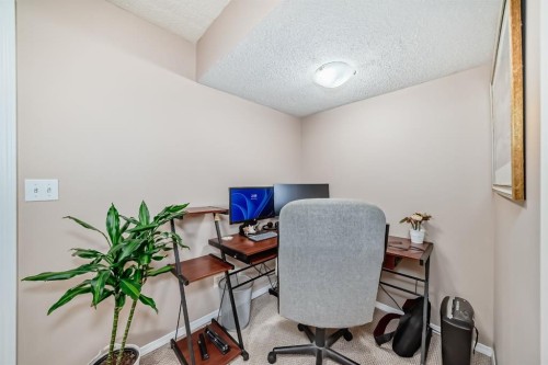 8432 Berkley Road Nw, Calgary, AB - Indoor Photo Showing Office
