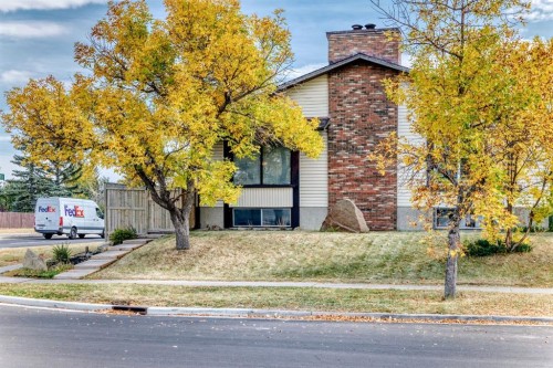 8432 Berkley Road Nw, Calgary, AB - Outdoor