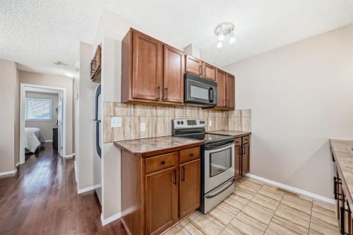 8432 Berkley Road Nw, Calgary, AB - Indoor Photo Showing Kitchen