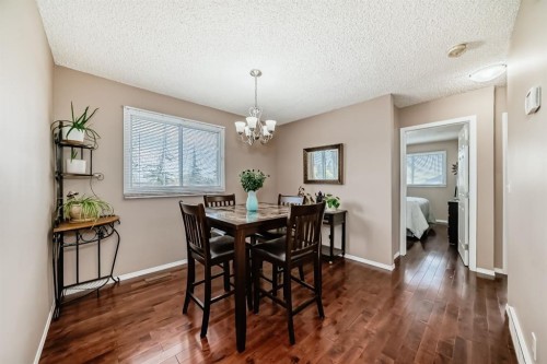 8432 Berkley Road Nw, Calgary, AB - Indoor Photo Showing Dining Room