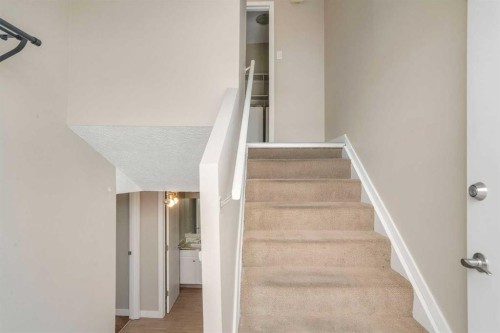 1123 Mckinnon Drive Ne, Calgary, AB - Indoor Photo Showing Other Room