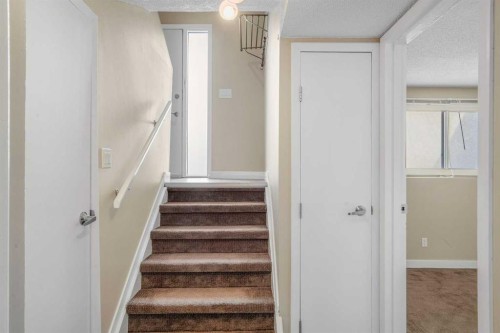 1123 Mckinnon Drive Ne, Calgary, AB - Indoor Photo Showing Other Room