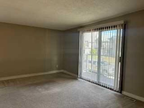 1123 Mckinnon Drive Ne, Calgary, AB - Indoor Photo Showing Other Room