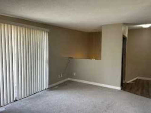 1123 Mckinnon Drive Ne, Calgary, AB - Indoor Photo Showing Other Room