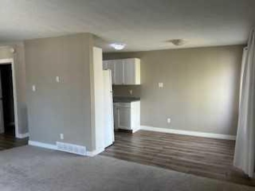 1123 Mckinnon Drive Ne, Calgary, AB - Indoor Photo Showing Kitchen