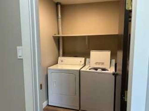 1123 Mckinnon Drive Ne, Calgary, AB - Indoor Photo Showing Laundry Room