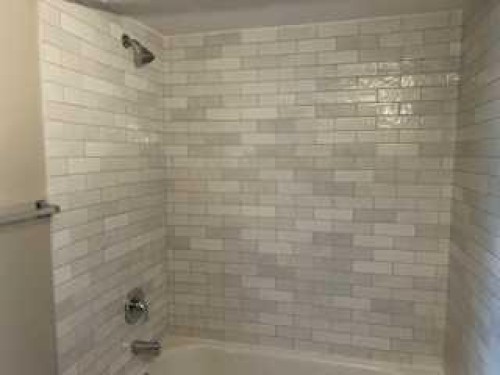 1123 Mckinnon Drive Ne, Calgary, AB - Indoor Photo Showing Bathroom