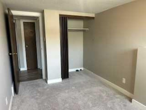 1123 Mckinnon Drive Ne, Calgary, AB - Indoor Photo Showing Other Room