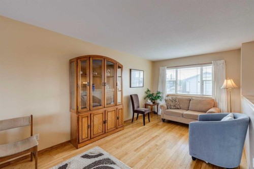 1656 Strathcona Gate, Strathmore, AB - Indoor Photo Showing Living Room