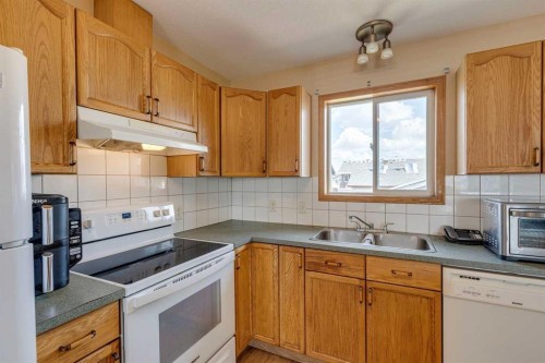 1656 Strathcona Gate, Strathmore, AB - Indoor Photo Showing Kitchen With Double Sink