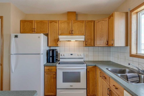 1656 Strathcona Gate, Strathmore, AB - Indoor Photo Showing Kitchen With Double Sink
