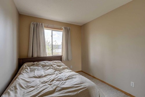 1656 Strathcona Gate, Strathmore, AB - Indoor Photo Showing Bedroom