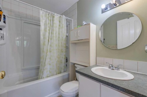 1656 Strathcona Gate, Strathmore, AB - Indoor Photo Showing Bathroom