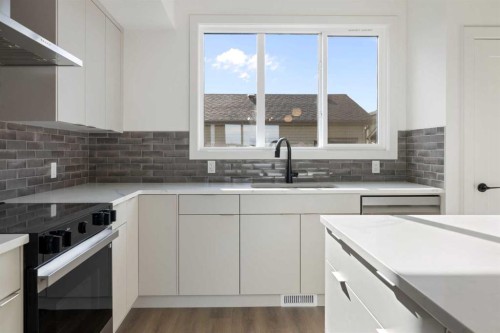 215 Belvedere Avenue Se, Calgary, AB - Indoor Photo Showing Kitchen
