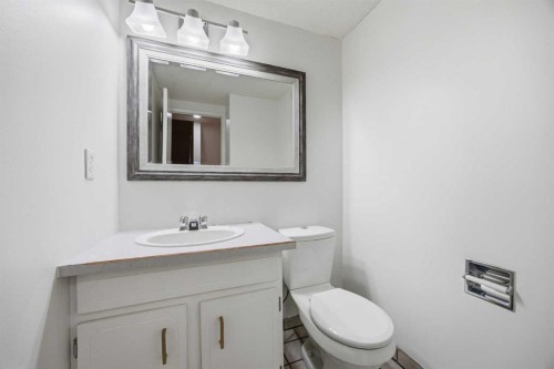 8-803 Varsity Estates Drive Nw, Calgary, AB - Indoor Photo Showing Bathroom