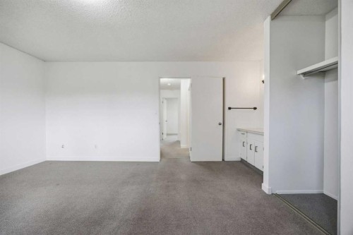 8-803 Varsity Estates Drive Nw, Calgary, AB - Indoor Photo Showing Other Room