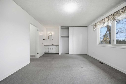 8-803 Varsity Estates Drive Nw, Calgary, AB - Indoor Photo Showing Other Room