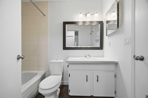 8-803 Varsity Estates Drive Nw, Calgary, AB - Indoor Photo Showing Bathroom
