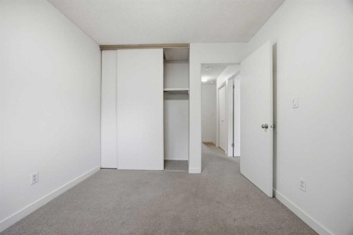 8-803 Varsity Estates Drive Nw, Calgary, AB - Indoor Photo Showing Other Room