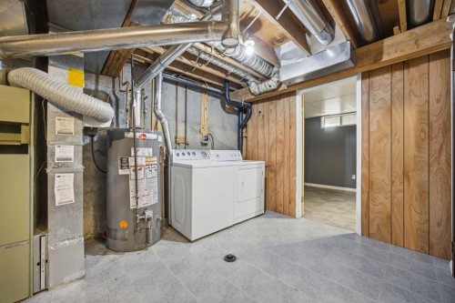 8-803 Varsity Estates Drive Nw, Calgary, AB - Indoor Photo Showing Laundry Room