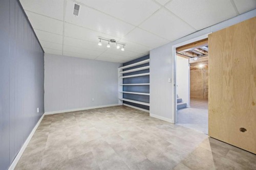 8-803 Varsity Estates Drive Nw, Calgary, AB - Indoor Photo Showing Other Room