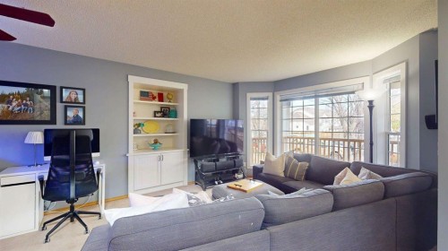 27 Hidden Valley Link Nw, Calgary, AB - Indoor Photo Showing Living Room