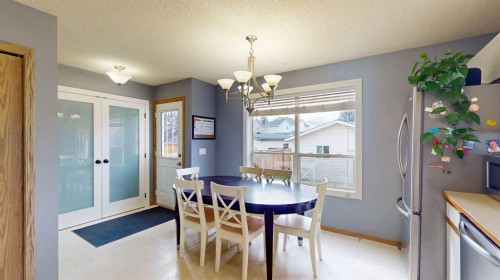 27 Hidden Valley Link Nw, Calgary, AB - Indoor Photo Showing Dining Room