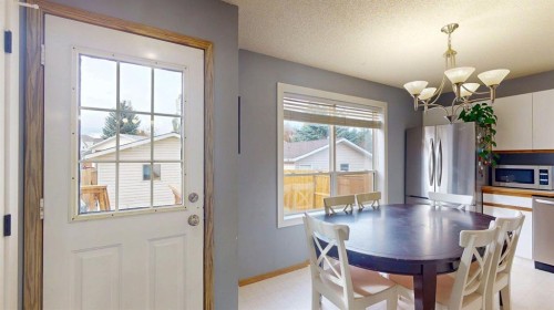 27 Hidden Valley Link Nw, Calgary, AB - Indoor Photo Showing Dining Room