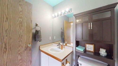 27 Hidden Valley Link Nw, Calgary, AB - Indoor Photo Showing Bathroom