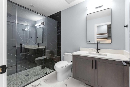 1415 27 Street Sw, Calgary, AB - Indoor Photo Showing Bathroom