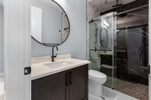 1415 27 Street Sw, Calgary, AB - Indoor Photo Showing Bathroom