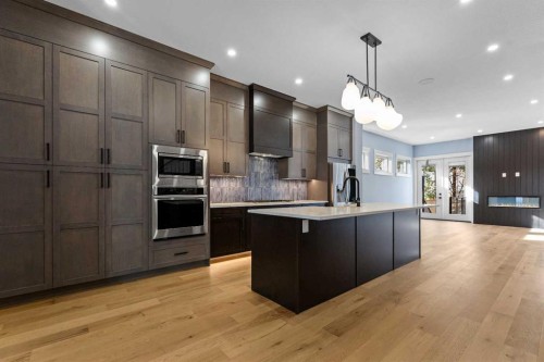 1415 27 Street Sw, Calgary, AB - Indoor Photo Showing Kitchen With Upgraded Kitchen