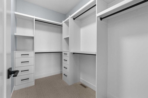 1415 27 Street Sw, Calgary, AB - Indoor With Storage