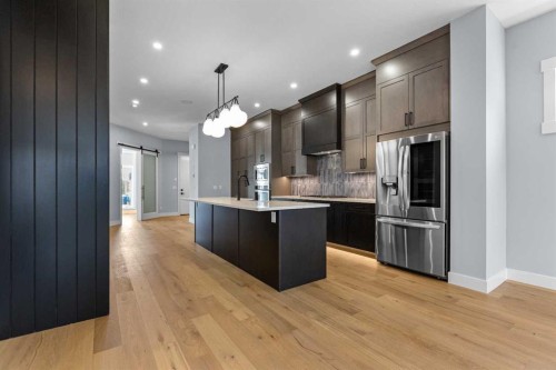 1415 27 Street Sw, Calgary, AB - Indoor Photo Showing Kitchen With Upgraded Kitchen