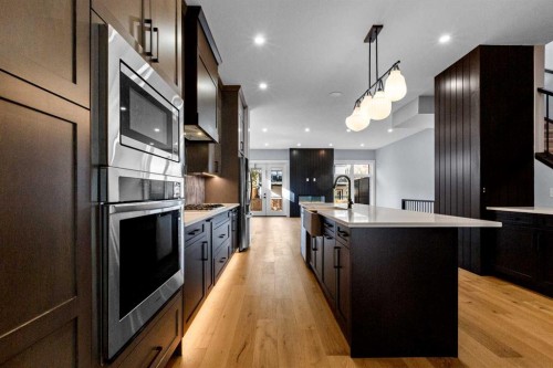 1415 27 Street Sw, Calgary, AB - Indoor Photo Showing Kitchen With Upgraded Kitchen