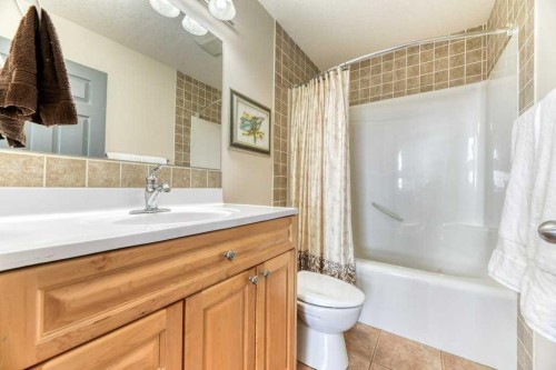 255075 Township Road 215A, Rural Wheatland County, AB - Indoor Photo Showing Bathroom