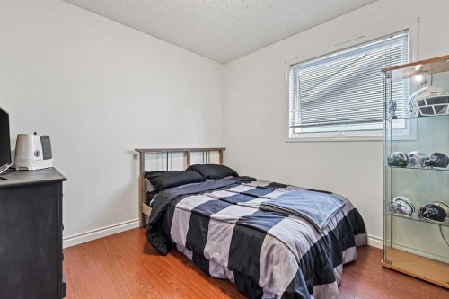 32 Millrise Crescent Sw, Calgary, AB - Indoor Photo Showing Bedroom