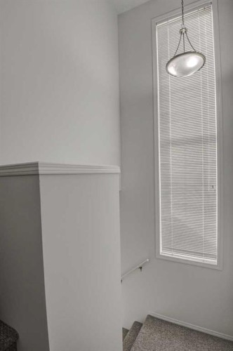 217 Somerside Close Sw, Calgary, AB - Indoor Photo Showing Other Room