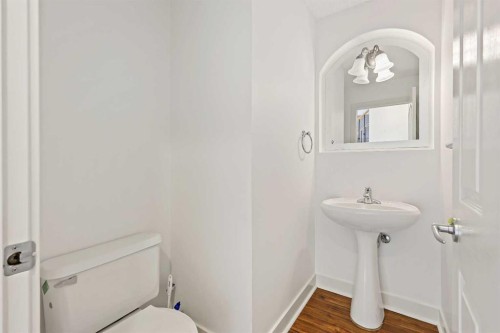 7936 Springbank Boulevard Sw, Calgary, AB - Indoor Photo Showing Bathroom