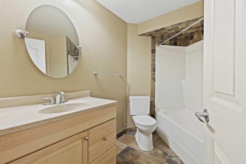 7936 Springbank Boulevard Sw, Calgary, AB - Indoor Photo Showing Bathroom