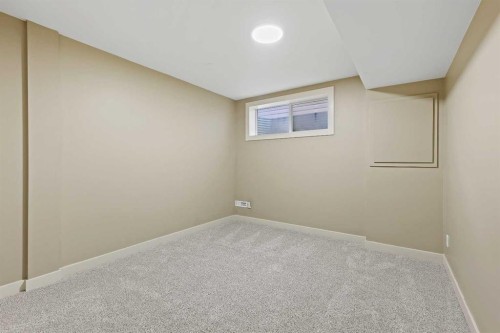 7936 Springbank Boulevard Sw, Calgary, AB - Indoor Photo Showing Other Room