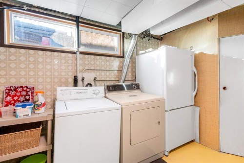 5301 44 Street, Olds, AB - Indoor Photo Showing Laundry Room