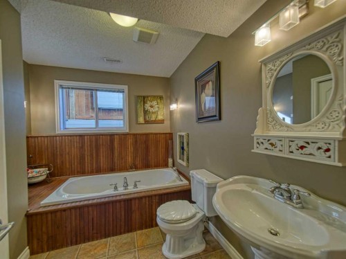 239 Sagewood Drive, Airdrie, AB - Indoor Photo Showing Bathroom