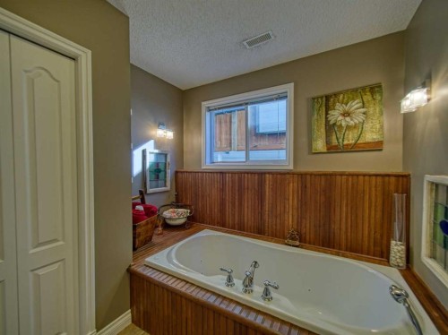 239 Sagewood Drive, Airdrie, AB - Indoor Photo Showing Bathroom